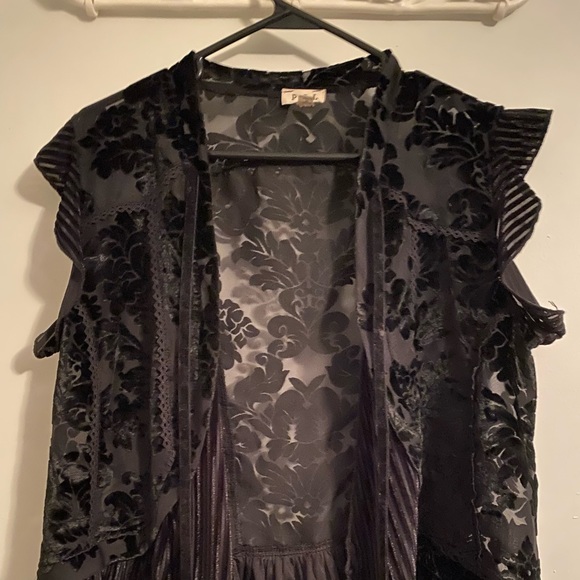 POL vest. - Picture 2 of 2